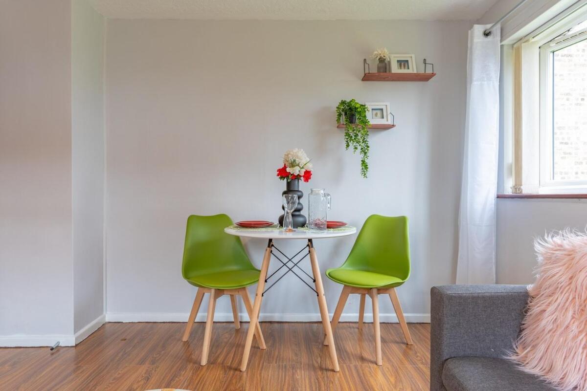 Comfortable 1br Near Nec & World Apartment